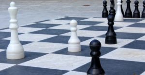 チェスを使った戦術や立ち回りのイメージ画像