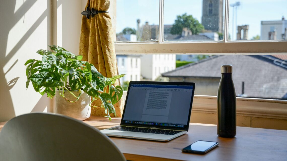 新社会人・一人暮らしのPC選び【2025年版】最低限の初期費用で揃える