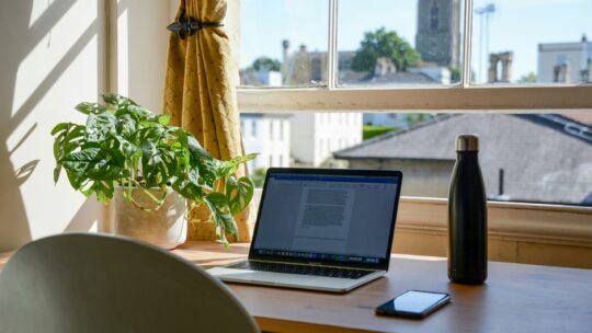 新社会人・一人暮らしのPC選び【2025年版】最低限の初期費用で揃える