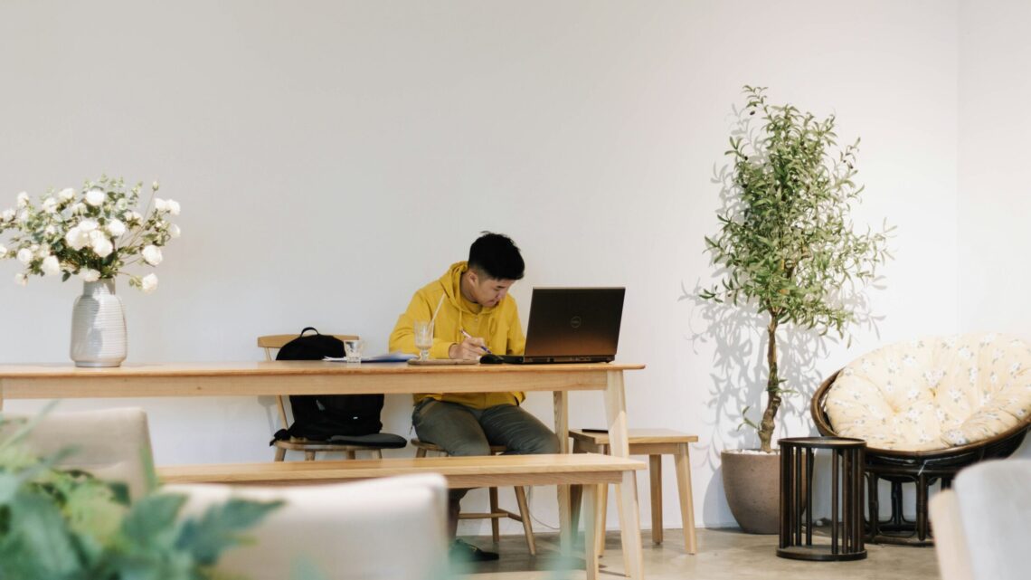 テレワーク用PCは会社支給なし？【2025年版】自腹で買う場合の最安スペック