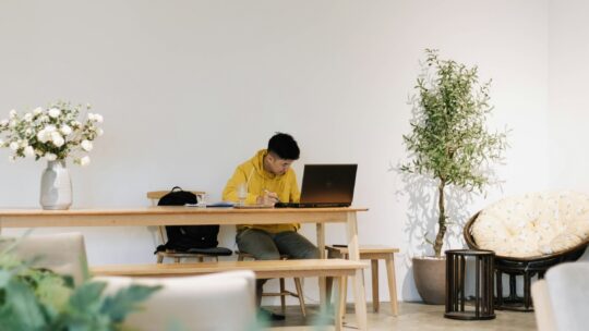 テレワーク用PCは会社支給なし？【2025年版】自腹で買う場合の最安スペック