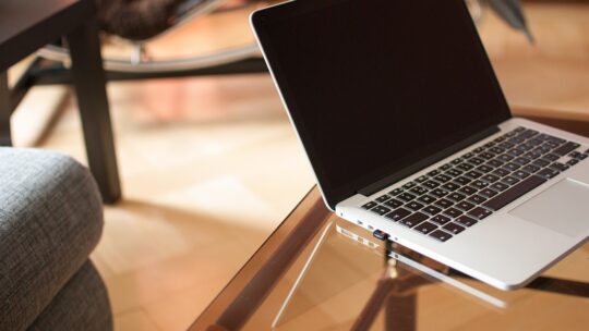 MacBook NeoはIllustrator・Photoshop作業に向いてる？できること・厳しいことをわかりやすく解説