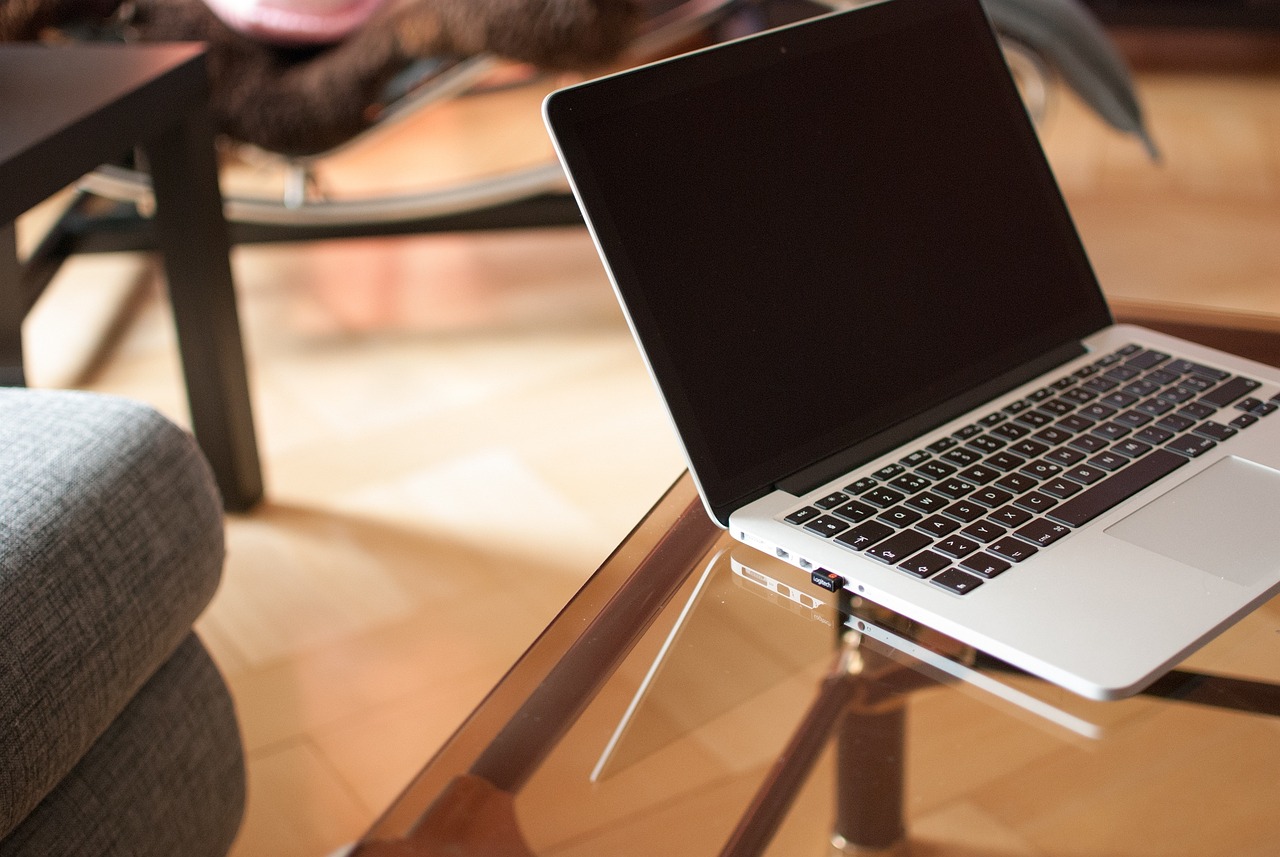 MacBook NeoはIllustrator・Photoshop作業に向いてる？できること