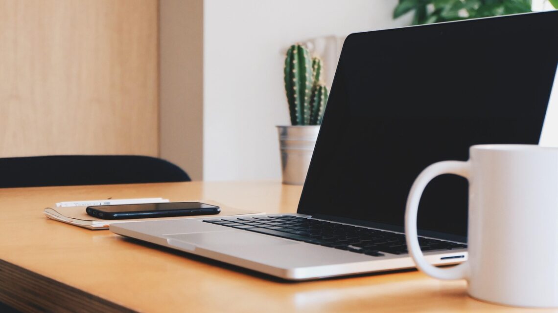 MacBook NeoはOffice作業に向いてる?Word・Excel・PowerPointは快適に使えるか解説