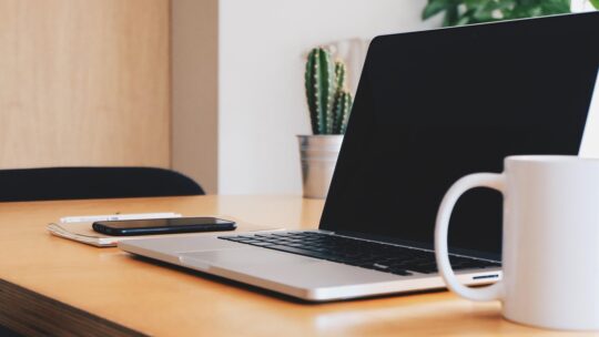 MacBook NeoはOffice作業に向いてる？Word・Excel・PowerPointは快適に使えるか解説