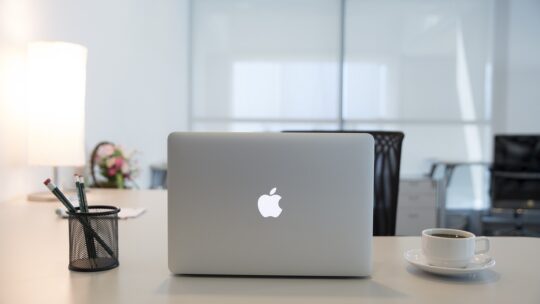 MacBook Neoはブロガーに向いてる？ブログ運営でできること・厳しいことを解説