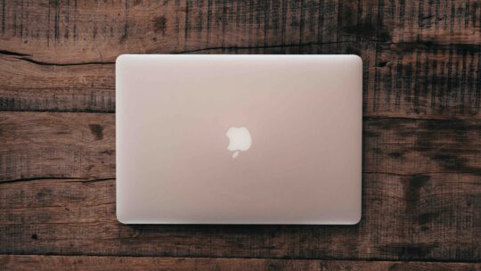 MacBook Neoは買うべき？後悔する人の特徴とおすすめできる人を徹底解説