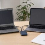 古いパソコンから新しいパソコンへデータ移行する机