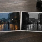 カラー写真とモノクロ写真を見比べる様子