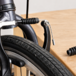 自転車のVブレーキと蛇腹状の交換用ブーツ