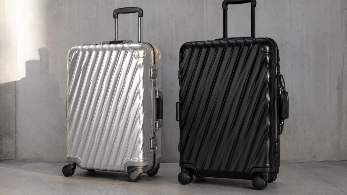 TUMI 19 Degreeのアルミとポリカーボネートの違い｜重さ・容量・開閉方式で比較
