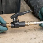 動力噴霧器用ホースの手元レバーコックと両端接続を確認する作業台