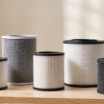 空気清浄機と交換用フィルターを並べたイメージ
