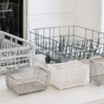 食洗機用の大きなラックと小物用バスケットを並べたイメージ