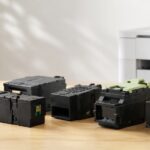 プリンターと複数のメンテナンスボックスを並べたイメージ