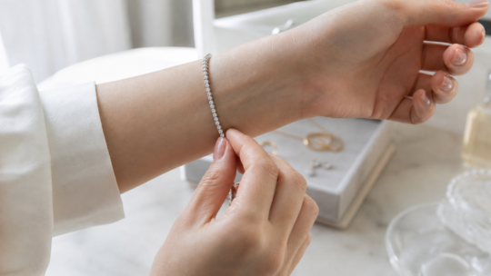 京セラのテニスブレスレット1ct・2ct・3ctの違い｜幅・石数・着用感で比較