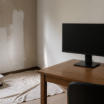 修繕作業の道具とデスクトップPCの設置イメージ