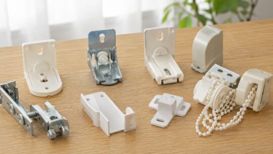 ロールスクリーンのブラケットはどれを選ぶ？対応機種・36mm汎用品・補助金具を比較