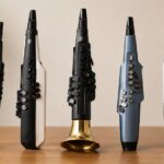 複数のデジタル管楽器を並べて比較しているイメージ