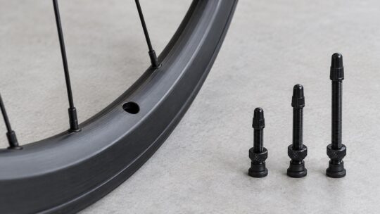 自転車チューブレスバルブの選び方｜リム高・穴径・長さ別のおすすめ