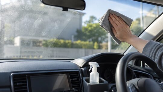 車用内窓クリーナーおすすめ5選｜対応ガラス・液剤方式・容量で比較