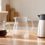 高さや素材が異なる3種類のコーヒーサーバーを並べた様子