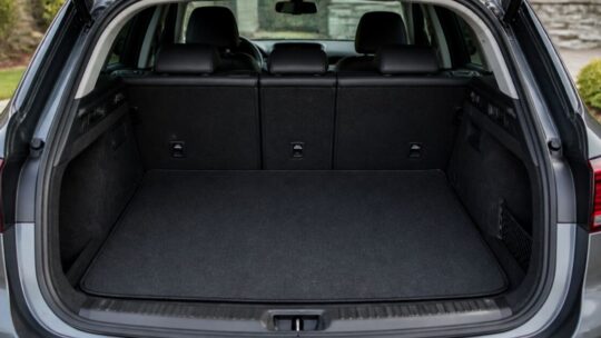 BMW 2シリーズU06のラゲッジマット比較｜225e PHEVの適合品