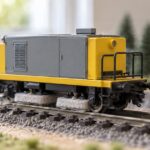 レール上を清掃パッド付きの鉄道模型車両が走る様子
