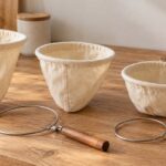 深さの異なるネルフィルター布と2種類のろか器を並べた様子