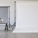 幅の異なる2本の撮影用背景紙を設置したスタジオ