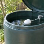 雨水タンク内で水位を調整するフロートバルブのイメージ