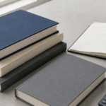 技術書と計算機、ノートが置かれた信頼性工学の学習机