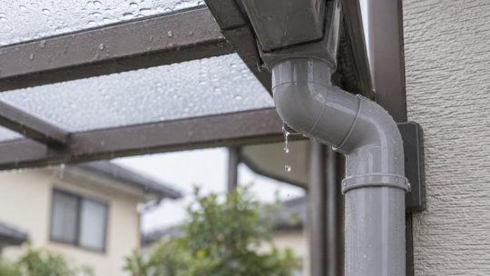 テラス屋根の雨樋エルボ交換｜径・角度・接続形状別の対応品