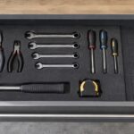 工具箱のフォームに手工具を整理して収納した様子