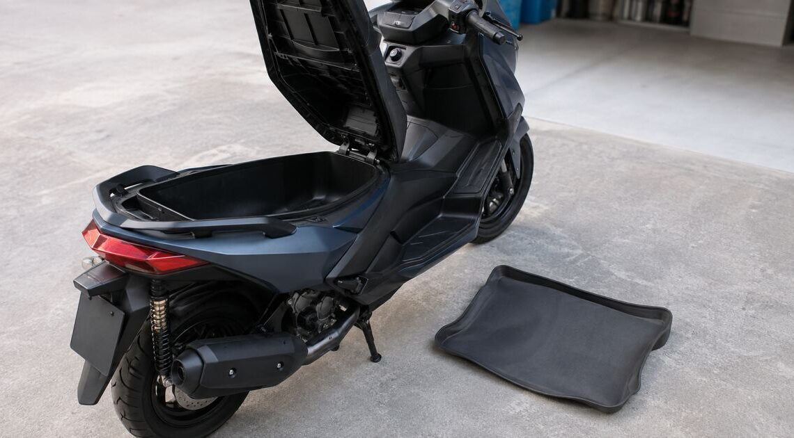 XMAX SG70Jのメットインマット適合表|2023〜2024年式の専用品