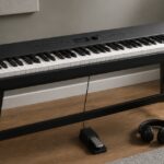 88鍵キーボードとスタンド、ペダル、ヘッドホンを置いた演奏環境