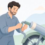 バイクのマフラー固定スプリングを取り付ける様子をイメージしたイラスト