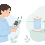 テンションメーターで糸の張力を測る様子をイメージしたイラスト
