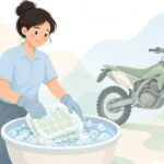 フォームエアフィルターを洗浄する様子をイメージしたイラスト